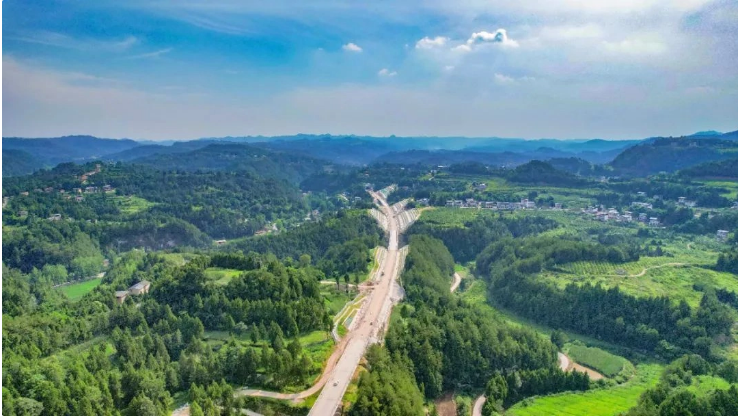 汉巴南铁路开始铺轨,预计明年 5 月底通车